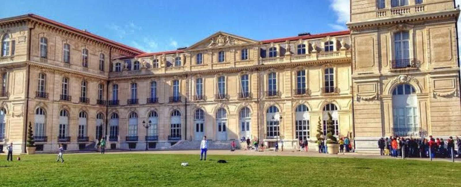 Façade du Centre de Congrès du Pharo à Marseille